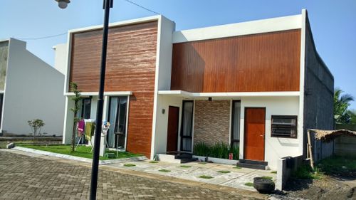 foto tampak rumah tipe 73/143 A5 perumahan Casa Royal Residence