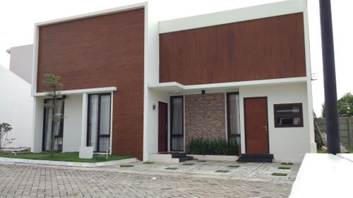 foto tampak rumah tipe 73/160 B4 perumahan Casa Royal Residence