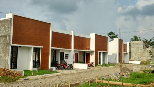 foto tampak rumah tipe 73/166 B6 perumahan Casa Royal Residence