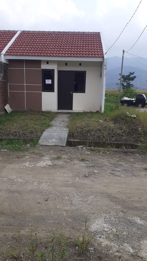 foto tampak rumah tipe 26/78 perumahan Puri Indah Cihampelas