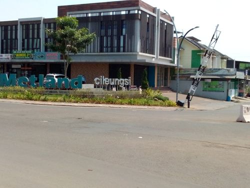foto gerbang perumahan Metland Cileungsi Sektor III