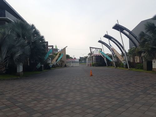 foto gerbang perumahan SAFIRA JUANDA RESORT