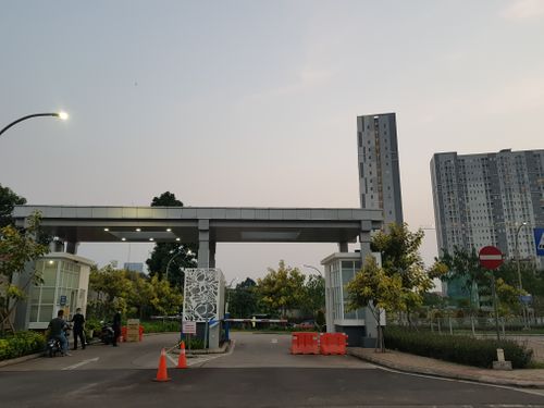 foto gerbang perumahan APARTEMEN EMERALD BINTARO