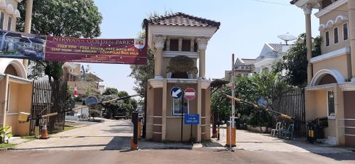foto gerbang perumahan NIRWANA GOLDEN PARK