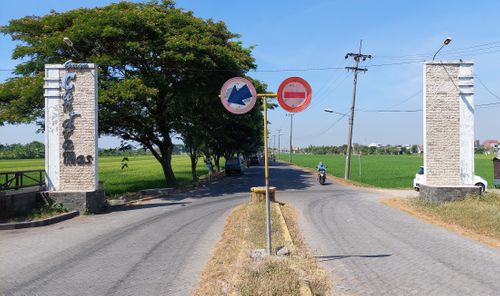 foto gerbang perumahan Griya Candramas