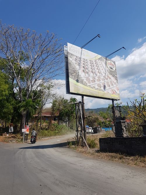 foto gerbang perumahan TAMAN WIRA LOVINA TAHAP III