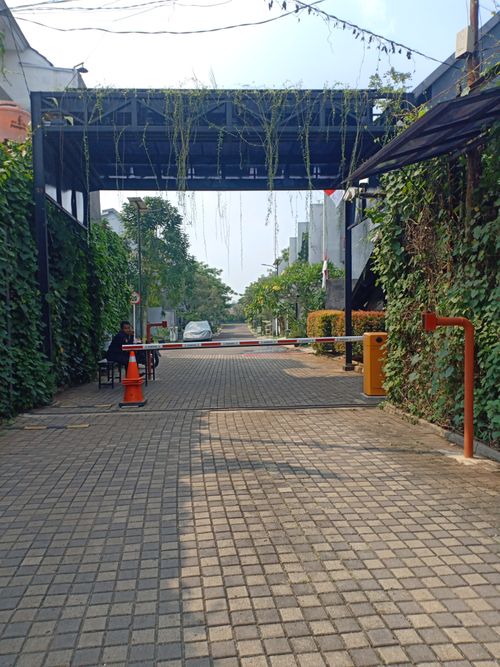 foto gerbang perumahan THE UPPERHOUSE RESIDENCE