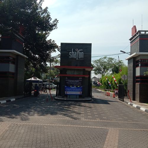 foto gerbang perumahan GRAND SHARON RESIDENCE tahap 1 dan 2