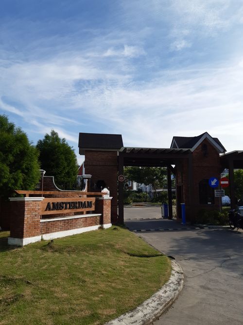 foto gerbang perumahan MEDAN RESORT CITY CLUSTER AMSTERDAM