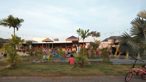 foto posisi tengah perumahan Taman Dhika Sidoarjo Kota