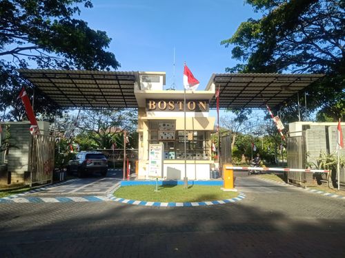 foto gerbang perumahan Taman Boston