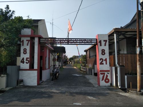 foto gerbang perumahan GRIYA GEDONGAN INDAH