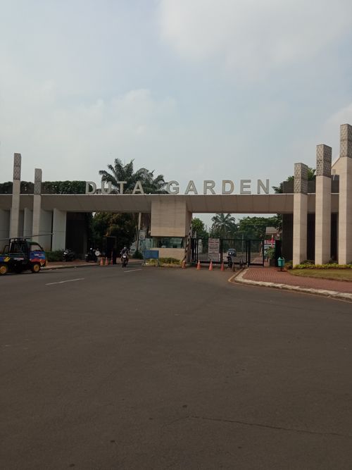 foto gerbang perumahan DUTA GARDEN