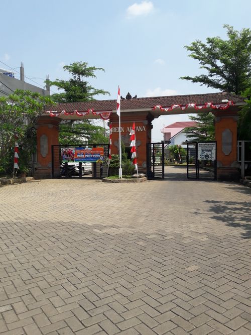 foto gerbang perumahan ARYANA KARAWACI 1
