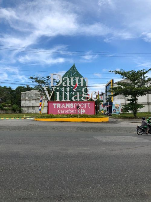 foto gerbang perumahan Daun Village