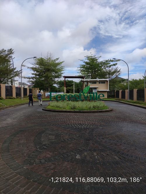 foto gerbang perumahan Grand City Balikpapan Cluster Forestville