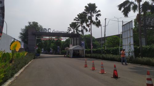 foto gerbang perumahan Grand Dhika City Lifestyle Jatiwarna