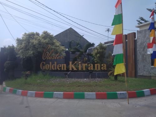 foto gerbang perumahan Golden Kirana