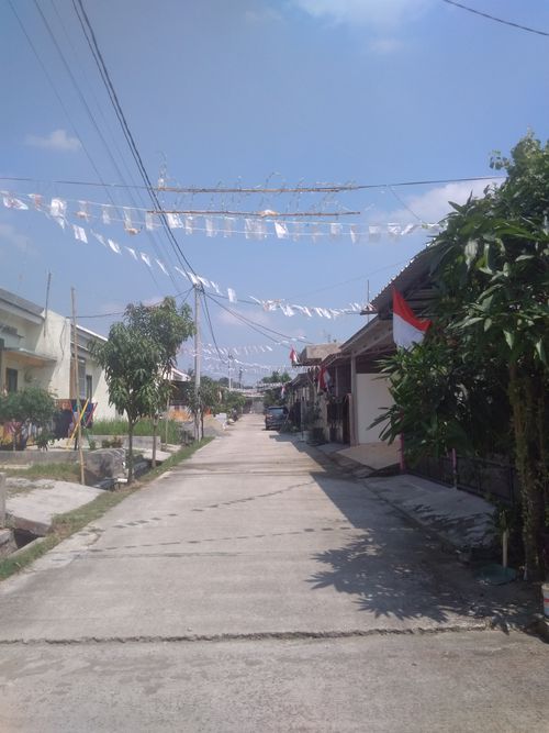 foto posisi tengah perumahan Golden Kirana