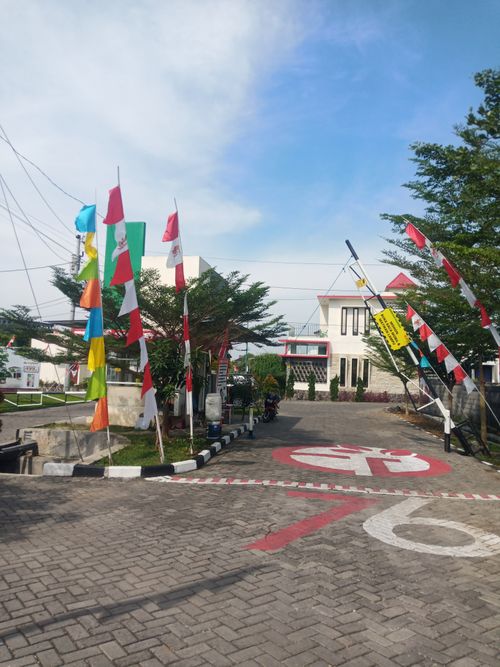 foto gerbang perumahan Emerald Garden