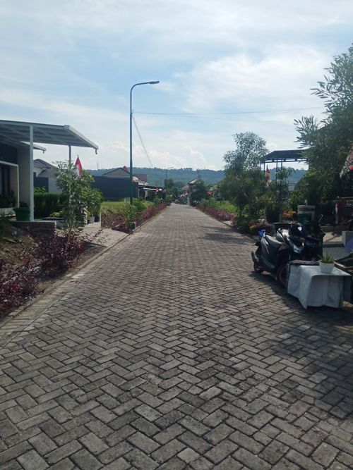 foto posisi tengah perumahan Emerald Garden
