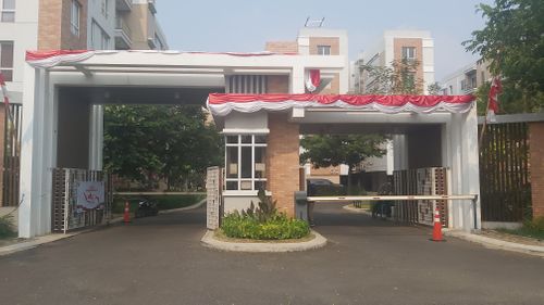 foto gerbang perumahan Summarecon Bekasi - The Primrose Condovilla