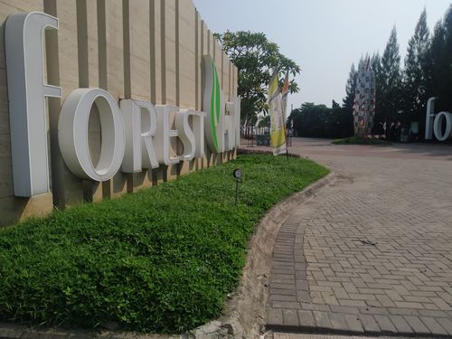 foto gerbang perumahan FOREST HILL