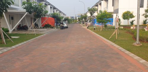 foto posisi tengah perumahan The Riviera