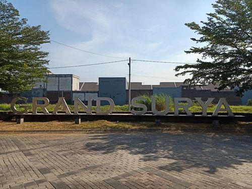 foto gerbang perumahan Grand Surya