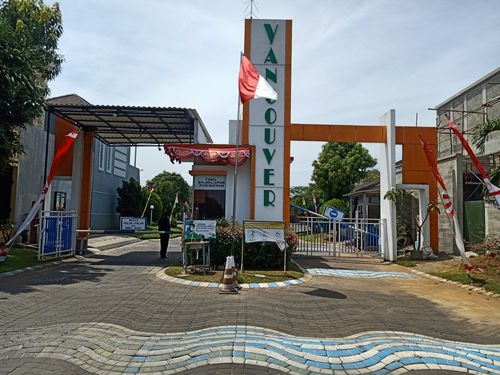 foto gerbang perumahan Taman Vancouver