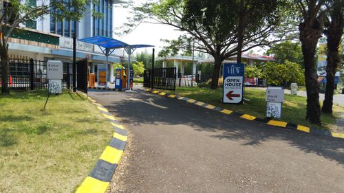foto gerbang perumahan The Springlake View