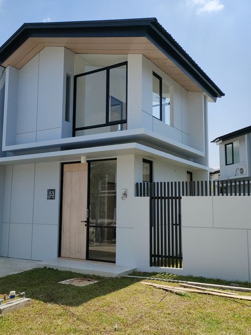 foto contoh rumah perumahan Waterfront PT Lippo Cikarang Tbk