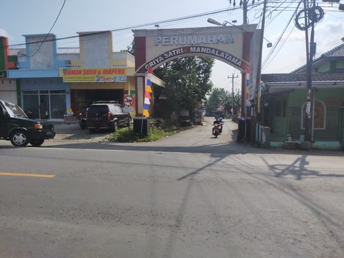 foto gerbang perumahan GRIYA SATRIA MANDALATAMA Karanglewas Kidul