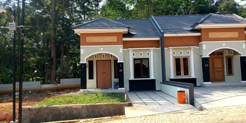 foto tampak rumah tipe 36/131 perumahan GRAHA MANDIRI RESIDENCE