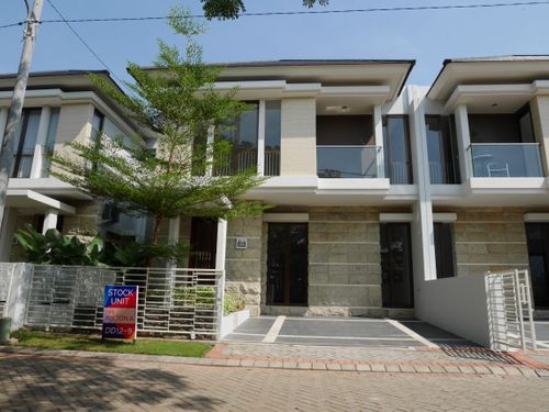 foto tampak rumah tipe 141/122 perumahan Pantai Mentari Hampton Regency