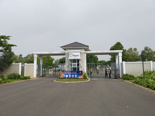 foto gerbang perumahan CLUSTER DHANA, SUVARNA SUTERA