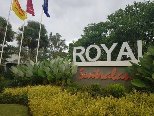 foto gerbang perumahan Royal Sentraland