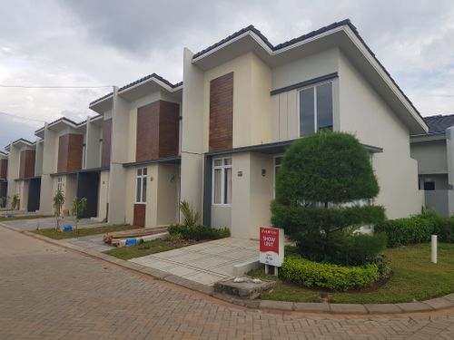 foto contoh rumah perumahan Royal Sentraland