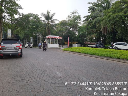 foto gerbang perumahan Talaga Bestari The Forest