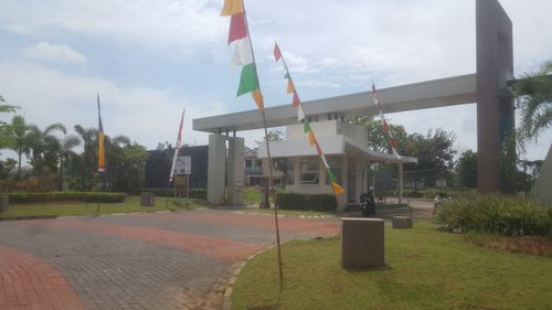 foto gerbang perumahan Cluster Taman Anggrek - GRAHA PADMA