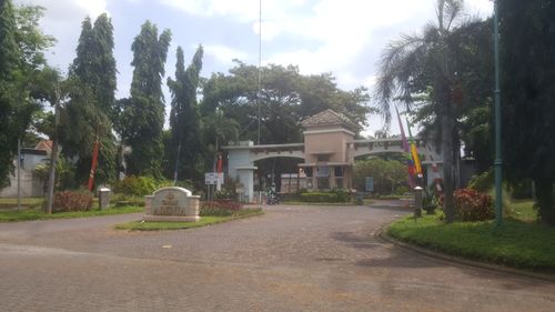 foto gerbang perumahan Cluster Taman Adenia - GRAHA PADMA