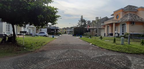 foto posisi tengah perumahan Cluster Taman Adenia - GRAHA PADMA