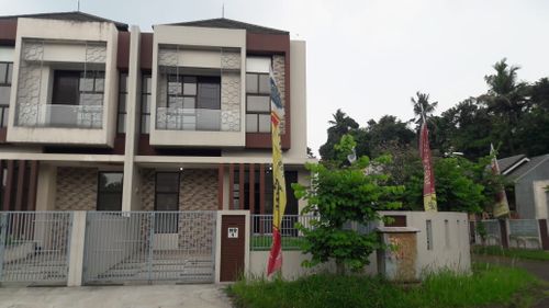 foto tampak rumah tipe 69 GRANIA perumahan REGENSI MELATI MAS 1 H