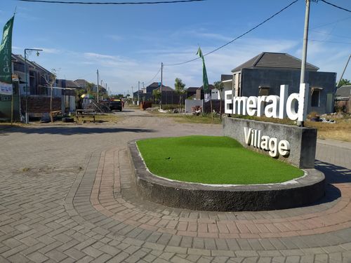 foto posisi tengah perumahan EMERALD VILLAGE