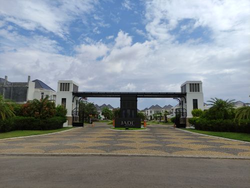 foto gerbang perumahan SUMMARECON MUTIARA MAKASSAR CLUSTER JADE