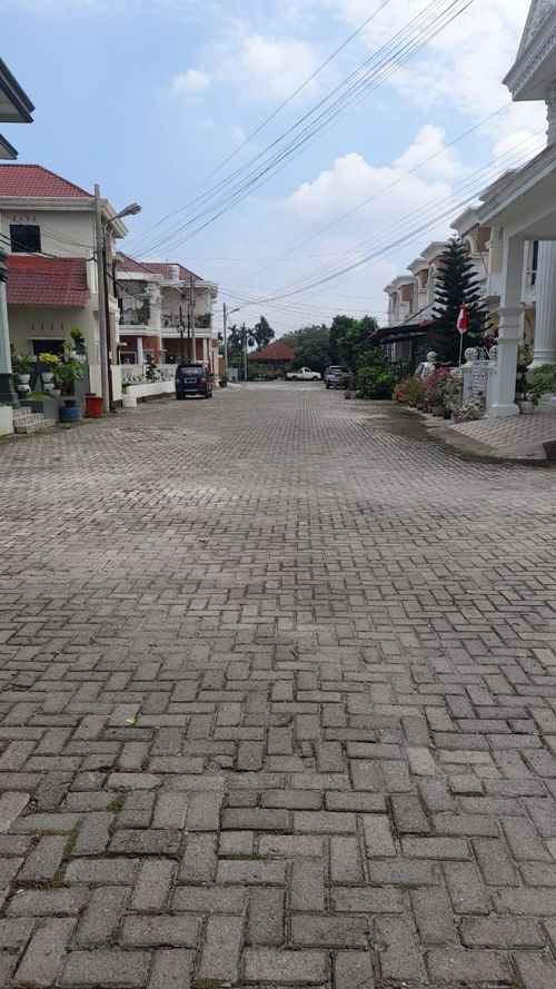 foto posisi tengah perumahan KOMPLEKS SETIA BUDI FLAMBOYAN