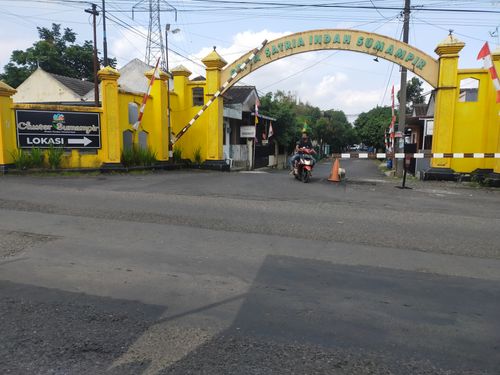 foto gerbang perumahan GRIYA SATRIA CLUSTER SUMAMPIR