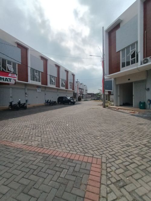 foto posisi tengah perumahan ATRANI SQUARE