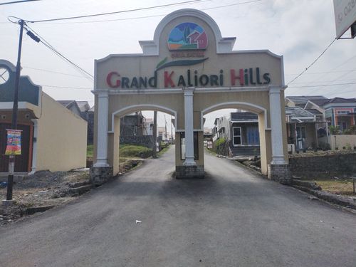 foto gerbang perumahan GRAND KALIORI HILLS