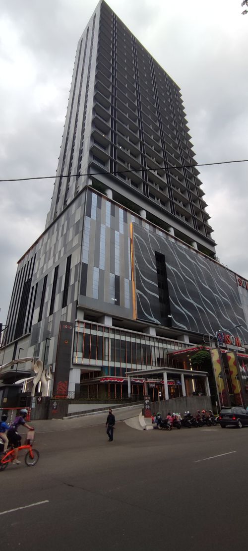 foto gerbang perumahan Soho Pancoran